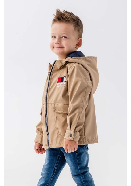 Kapüşonlu Fermuarlı Nakış Süslemeli Su Geçirmez Erkek Çocuk Ceket