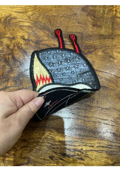 Şapkalı Çizgi Film Karakterli Tasarım Arma Dikiş Aplike 23X15 cm fiyatları