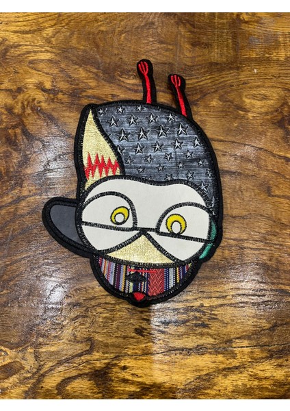 Şapkalı Çizgi Film Karakterli Tasarım Arma Dikiş Aplike 23X15 cm modelleri