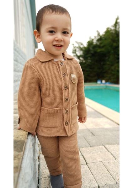 Erkek Bebek Cep Detaylı Ceketli ve Pantalonlu Alt Üst Triko Takım