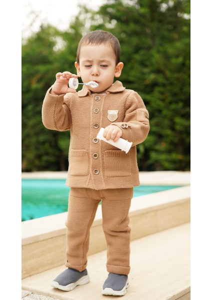 Erkek Bebek Cep Detaylı Ceketli ve Pantalonlu Alt Üst Triko Takım