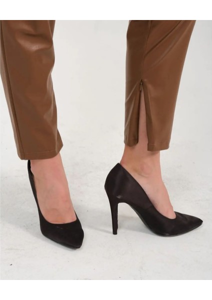 Taba Ön Pensli Kışlık Cepli Deri Pantolon Iç Bacak Paça Kısmın Fermuar Detaylı Yırtmaç fırsatları