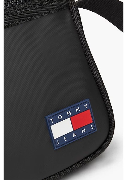 Tommy Hilfiger Erkek Kauçuk Kaplamalı Logolu Renk Bloklu Postacı Çantası - Siyah