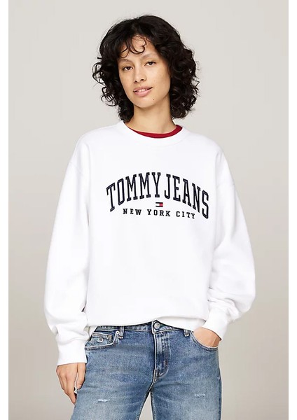 Kadın Varsity Rahat Yuvarlak Yaka Sweatshirt - Beyaz