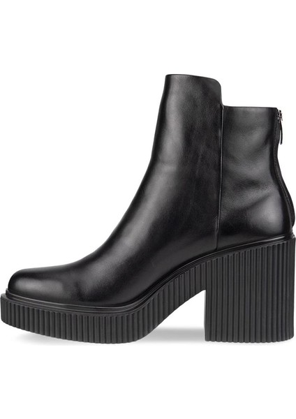 Fluted Heel Black Santiago