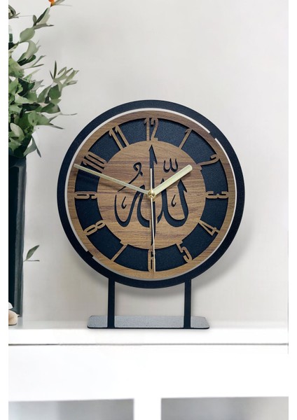 22x27 cm Metal Sarkaçlı Dekoratif Masa Saati, Siyah Renk, Analog Zaman Göstergesi