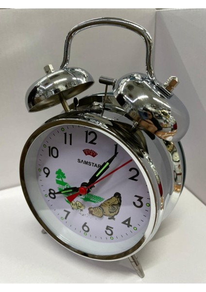 Şık metal masa saati, gümüş renk, analog zaman göstergesi, dayanıklı ve estetik tasarım