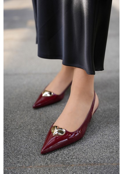 Palmy Bordo Kalp Detaylı Lastikli Kemer Bağlı Kadın Topuklu Ayakkabı