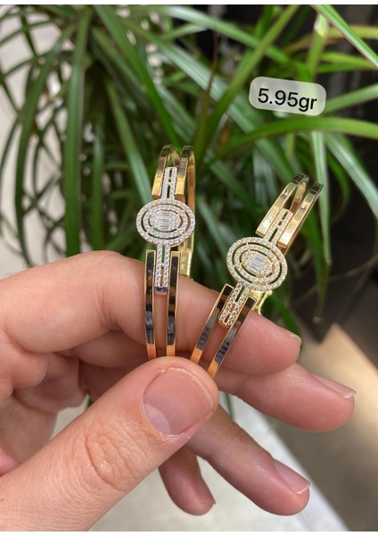 Yuvarlak Baget Taşlı Kelepçe Altın Bilezik CGKKLP0079