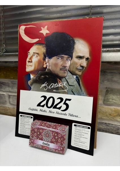 Ömür Takvim Atatürk Imzalı 3.bölge 2025 Kartonlu Yapraklı Duvar Takvimi