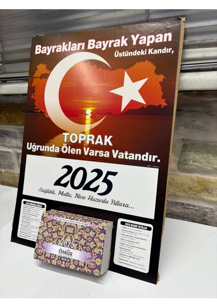 Ömür Takvim Türk Bayraklı 2.bölge 2025 Kartonlu Yapraklı Duvar Takvimi