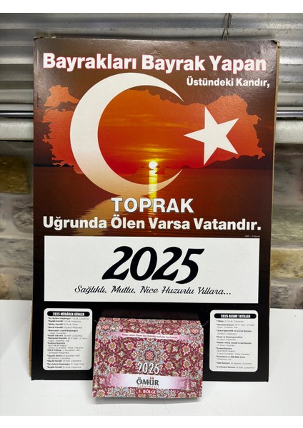 Ömür Takvim Türk Bayraklı 3.bölge 2025 Kartonlu Yapraklı Duvar Takvimi