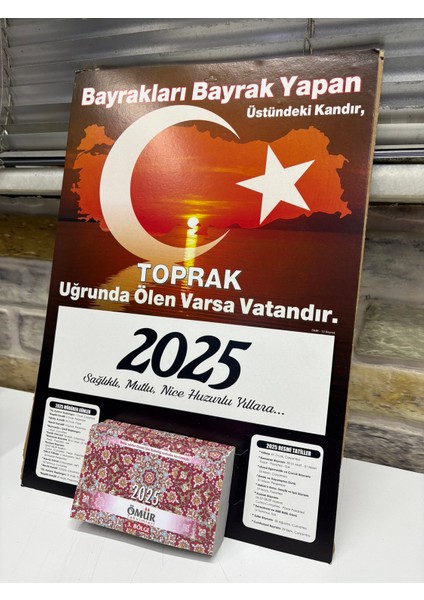 Ömür Takvim Türk Bayraklı 3.bölge 2025 Kartonlu Yapraklı Duvar Takvimi