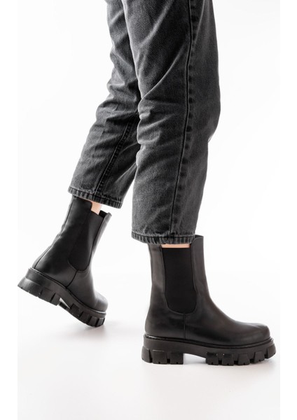 Siyah Yüksek Tabanlı Lastikli Günlük Kadın Bot fiyatları