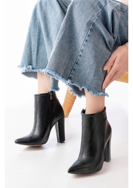 VRT-4801 Siyah Yüksek Kalın Topuklu Fermuarlı Kadın Bot