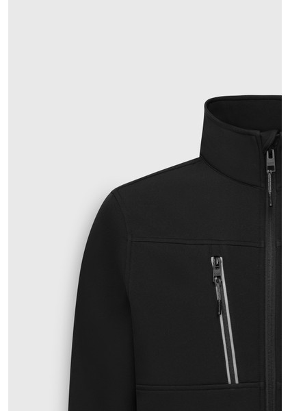 Softshell Standart Fit Normal Kesim Dik Yaka Fermuarlı Yan Cepli Mont