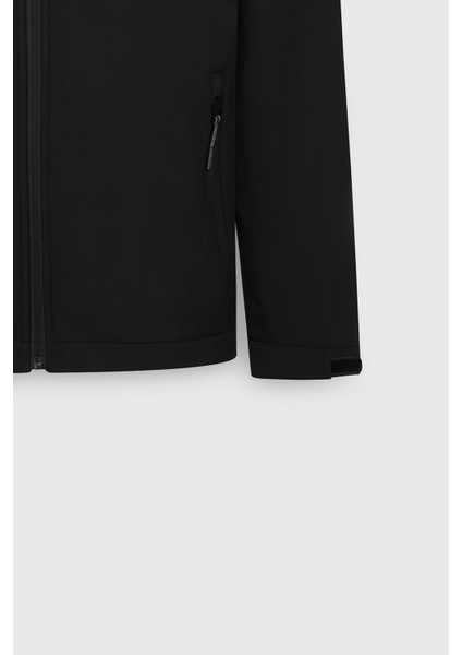 Softshell Standart Fit Normal Kesim Dik Yaka Fermuarlı Yan Cepli Mont