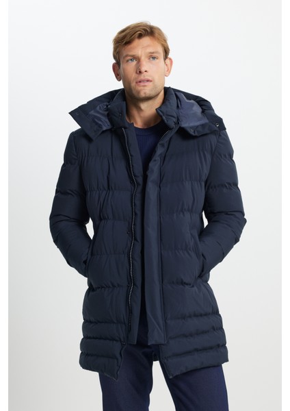 Standart Fit Normal Kesim Çıkma Kapüşon Dik Yaka Yan Cepli Kaban