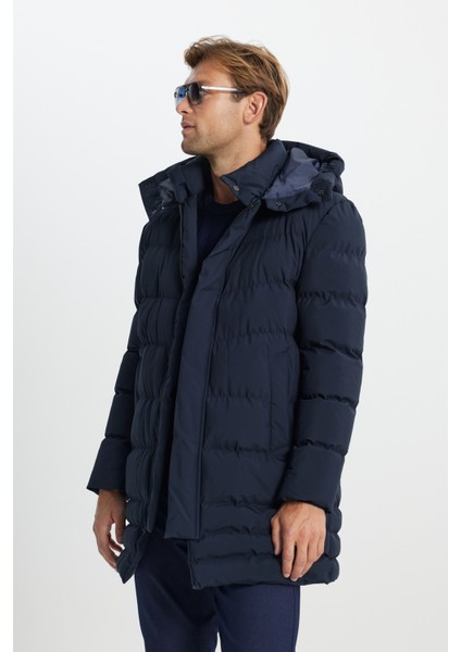 Standart Fit Normal Kesim Çıkma Kapüşon Dik Yaka Yan Cepli Kaban