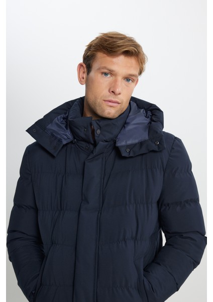 Standart Fit Normal Kesim Çıkma Kapüşon Dik Yaka Yan Cepli Kaban