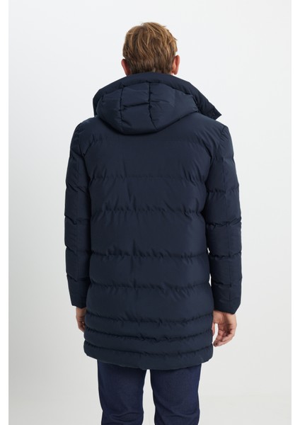 Standart Fit Normal Kesim Çıkma Kapüşon Dik Yaka Yan Cepli Kaban