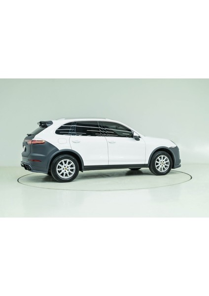 Porshce cayenne 2019 görünüm arka bagaj ve stop 2011 / 2014