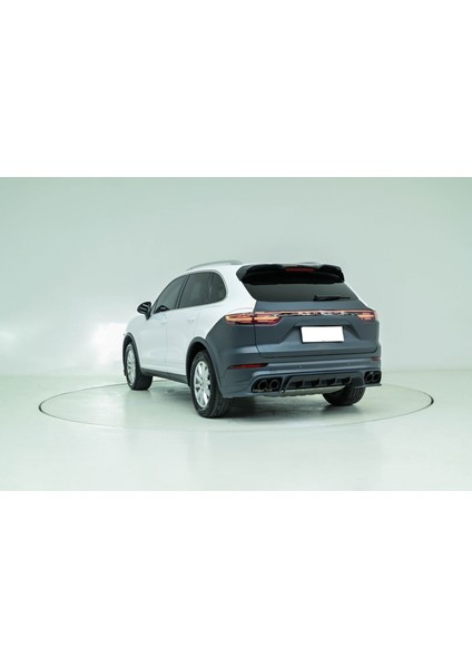 Porshce cayenne 2019 görünüm arka bagaj ve stop 2011 / 2014