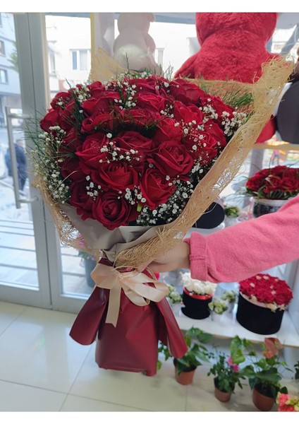 Gerçek Görünümlü Kadife Gül Buketi, Kırmızı, 51-80 cm, 41 Adet indirimleri