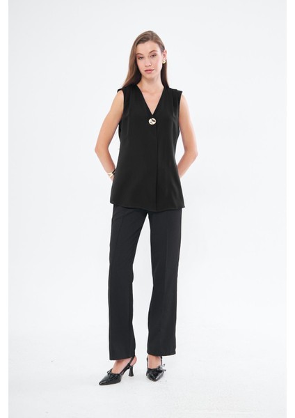 Broş Detay Omuzdan Pileli Sıfır Kol Gömlek indirimleri