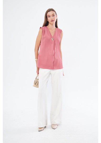 Broş Detay Omuzdan Pileli Sıfır Kol Gömlek fiyatları