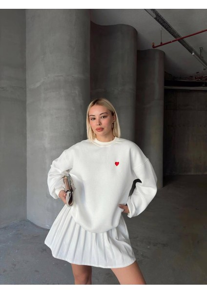 0 Yaka Kalp Nakışlı Kadın Sweatshirt modelleri