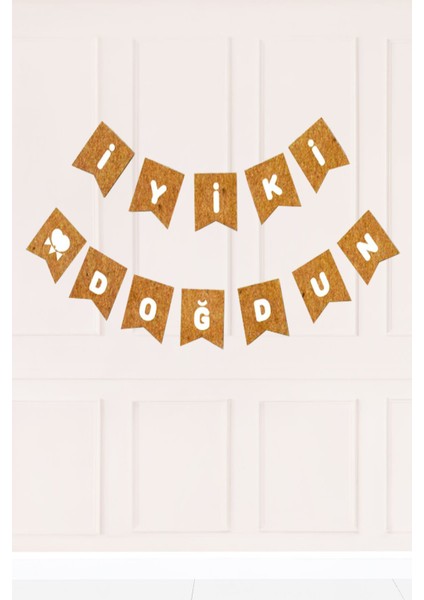 4 Yaş Doğum Günü Kraft Beyaz Iyi Ki Doğdun Banner 3 Adet Kalp Balonlu Süsleme Seti modelleri