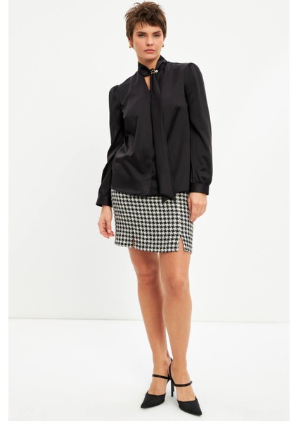 Siyah Fularlı Saten Gömlek fiyatları