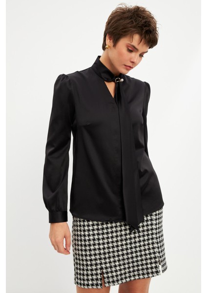 Siyah Fularlı Saten Gömlek modelleri