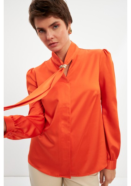 Turuncu Fularlı Saten Gömlek indirimleri