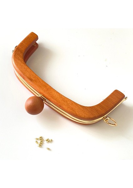 Çanta Bursu Ahşap Oval Boncuklu Sütlü Kahve ve Metal Şeritli 20 cm