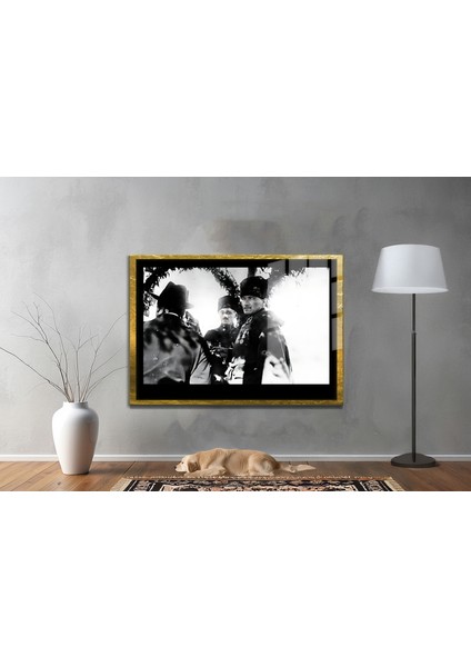 Yapay Zeka ile Yenilenmiş Atatürk Fotoğrafları Siyah Beyaz Cam Tablo, 3D Dekoratif Baskı 725 fiyatları