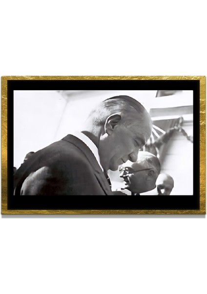 Yapay Zeka ile Yenilenmiş Atatürk Fotoğrafları Siyah Beyaz Cam Tablo, 3D Dekoratif Baskı 541