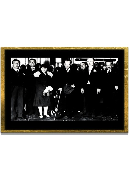 Yapay Zeka ile Yenilenmiş Atatürk Fotoğrafları Siyah Beyaz Cam Tablo, 3D Dekoratif Baskı 475