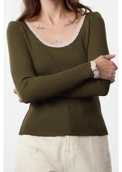 Kadın Moda Şık Havuz Yaka Standart Kol Regular Fitilli Renk Bloklu Triko Kazak fiyatları