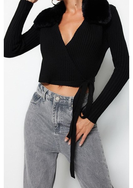 Kadın Moda Şık V Yaka Standart Kol Regular Crop Suni Kürk Detaylı Triko Kazak