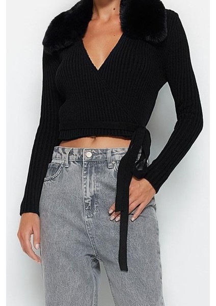 Kadın Moda Şık V Yaka Standart Kol Regular Crop Suni Kürk Detaylı Triko Kazak