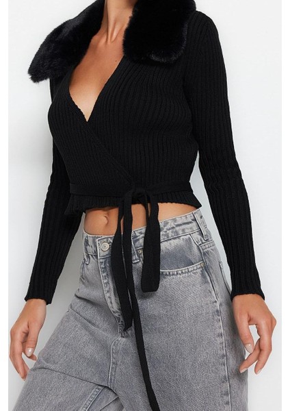 Kadın Moda Şık V Yaka Standart Kol Regular Crop Suni Kürk Detaylı Triko Kazak