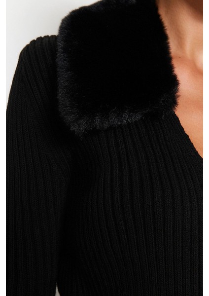 Kadın Moda Şık V Yaka Standart Kol Regular Crop Suni Kürk Detaylı Triko Kazak