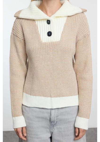 Kadın Moda Şık Devrik Yaka Standart Kol Regular Yaka Detaylı Triko Kazak