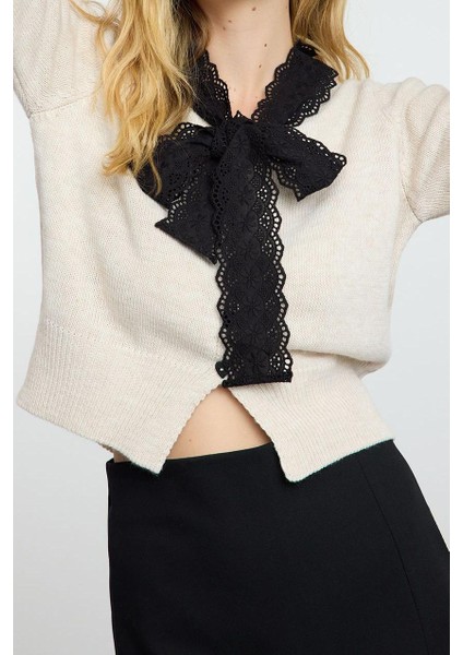 Kadın Moda Şık Bisiklet Yaka Standart Kol Crop Garni Detaylı Renk Bloklu Triko Hırka modelleri