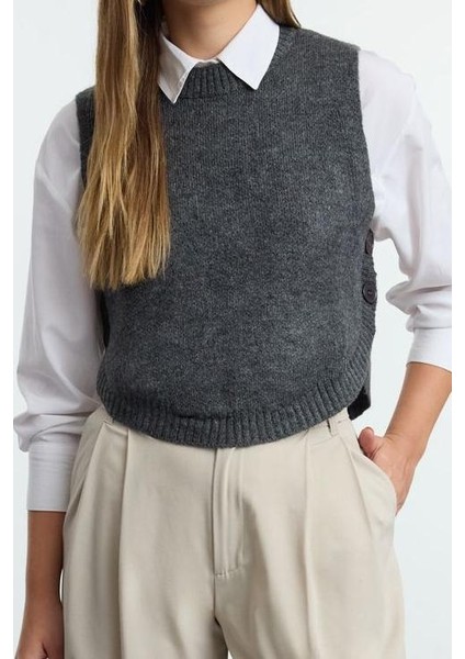 Kadın Moda Şık Bisiklet Yaka Standart Kol Crop Yumuşak Dokulu Düğmeli Triko Süveter