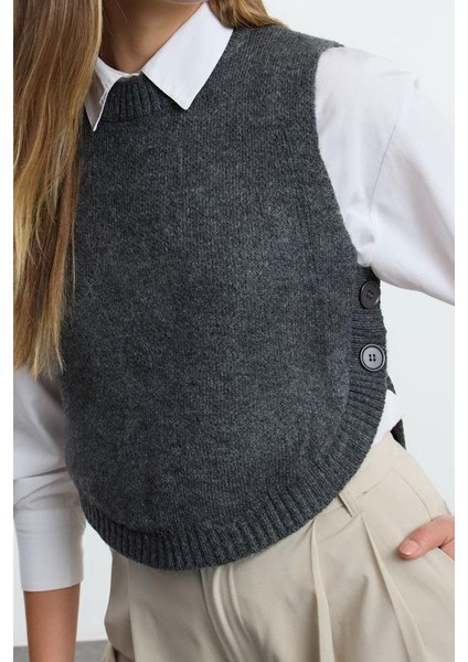 Kadın Moda Şık Bisiklet Yaka Standart Kol Crop Yumuşak Dokulu Düğmeli Triko Süveter
