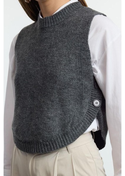 Kadın Moda Şık Bisiklet Yaka Standart Kol Crop Yumuşak Dokulu Düğmeli Triko Süveter