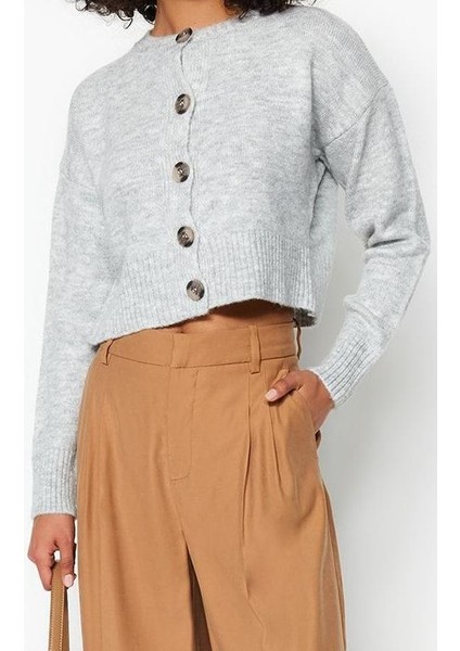 Stil Modern Kadın Crop Düşük Kol Bisiklet Yaka Yumuşak Dokulu Düğmeli Triko Hırka fiyatları